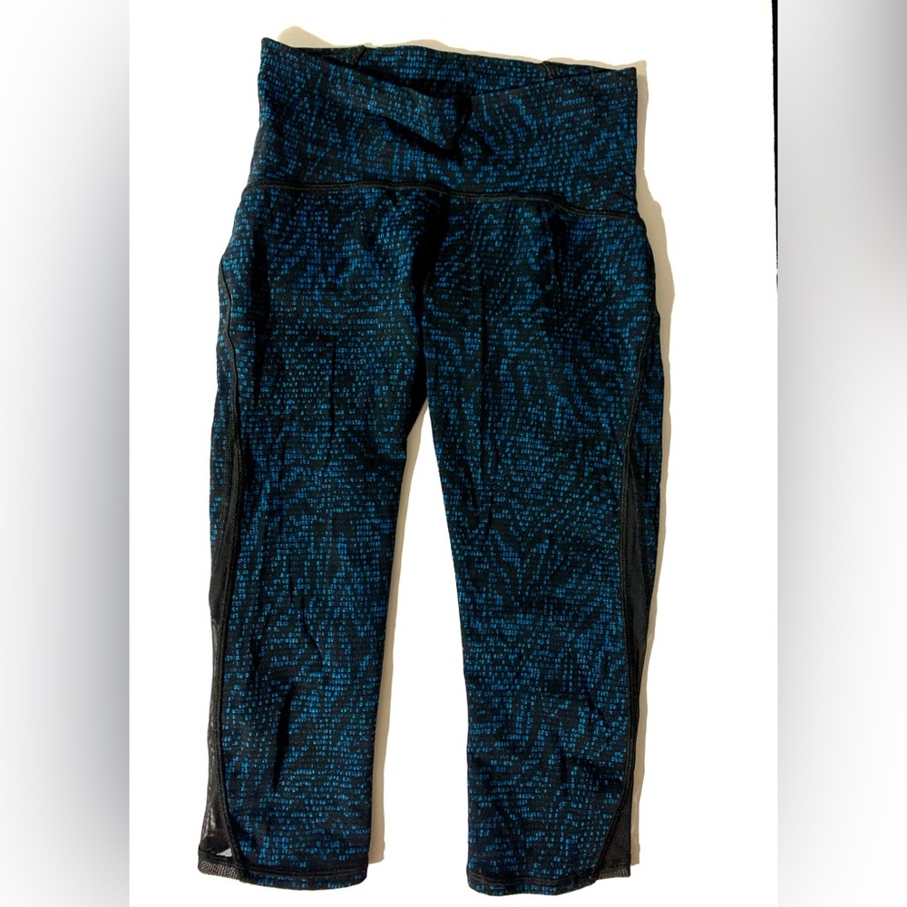 Mesh sided compression capris